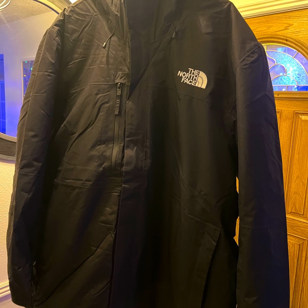 Selling North Face XXL men’s freedom insulated jacket. New w/ tags!
